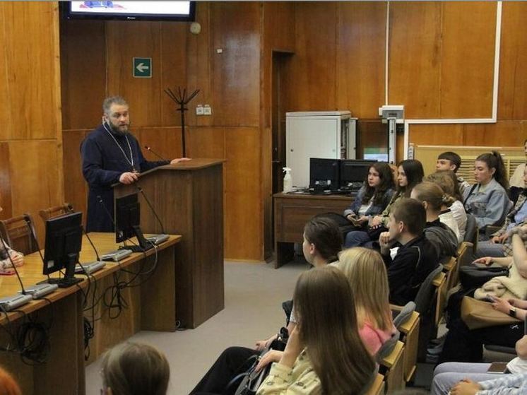 В Орле перед Пасхой состоялась встреча священника со студентами