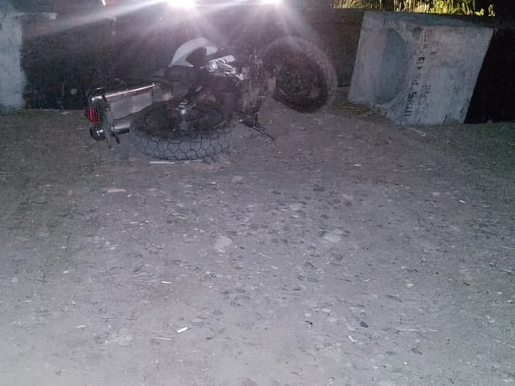 Опасный вираж на Новоастраханском шоссе: мотоциклист получил травмы