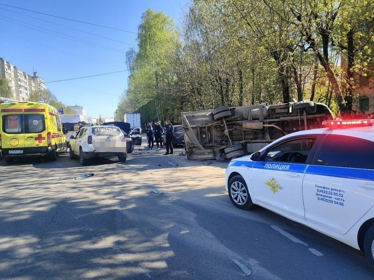 Опубликовано видео страшного ДТП в Твери на Паши Савельевой: BMW на скорости таранит ГАЗель