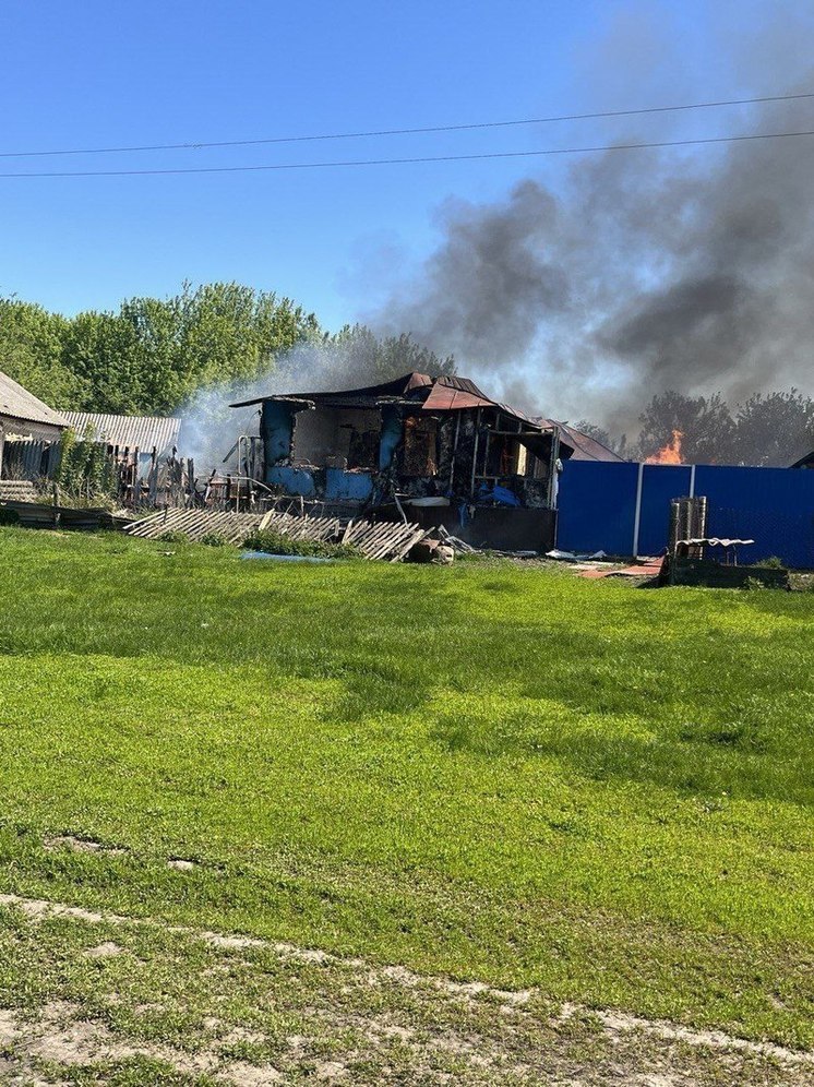 В Курской области после обстрела ВСУ горит два дома