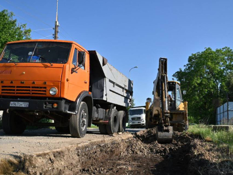В Краснодаре ремонтируют дорогу на проезде 2-й Линии