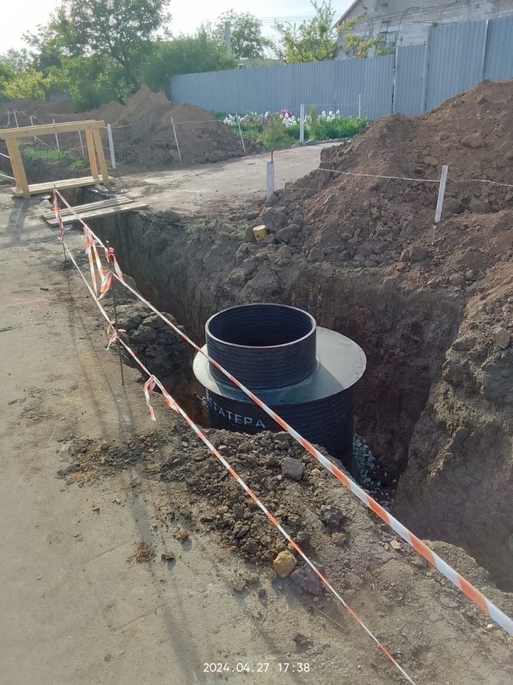 В Новониколаевке начата установка колодцев в рамках работ по замене водопровода