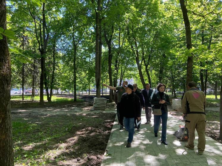 В курском парке Героев Гражданской войны спецкомиссия оценила состояние деревьев