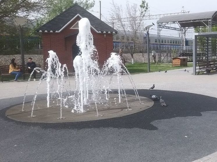  В астраханском парке Железнодорожников заработал фонтан