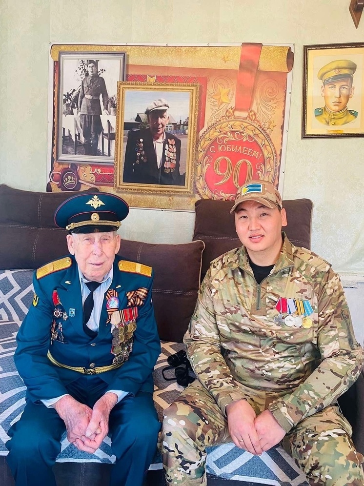 Участник СВО Сумуя Дандаа встретился с ветераном ВОВ Георгием Абросимовым