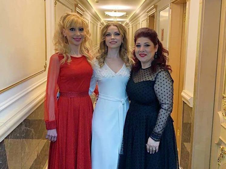 Артистка Донецкой муздрамы выступила вместе с греческими певицами