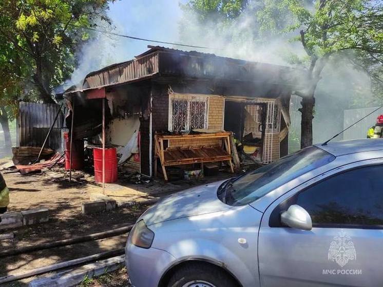 На одном из донецких рынков сгорел торговый павильон