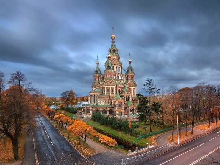 На реставрацию фасадов собора в Петергофе потратят 441 млн рублей