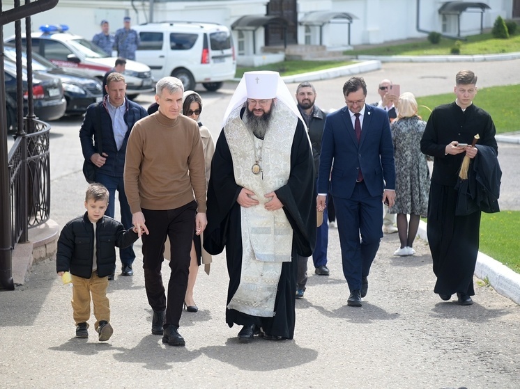 Губернатор Смоленской области Василий Анохин посетил Свято-Успенский кафедральный собор