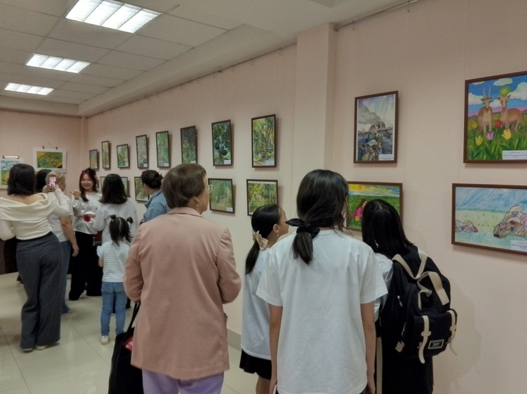 Рисунки юных художников Калмыкии представили на выставке