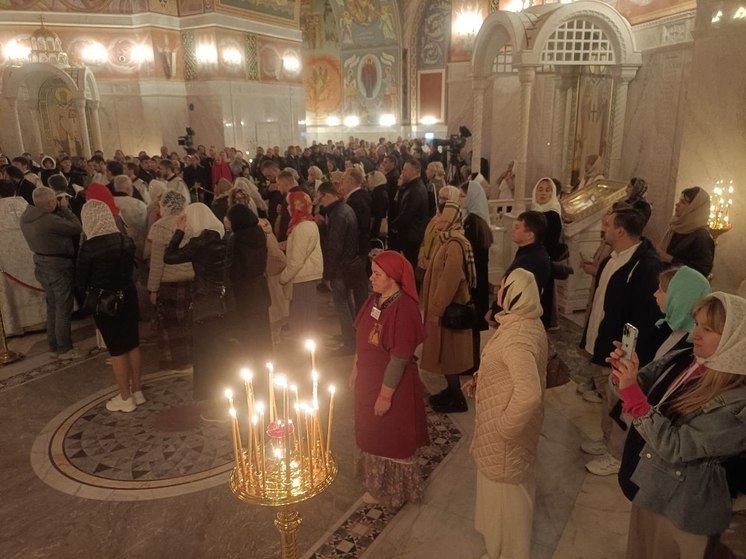 В Волгограде в Александро-Невском соборе в ночь с 4 на 5 мая проходит Пасхальная вечерня