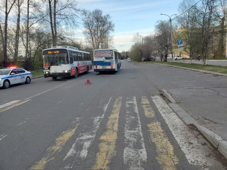 Ребенок на велосипеде попал под автобус в Комсомольске