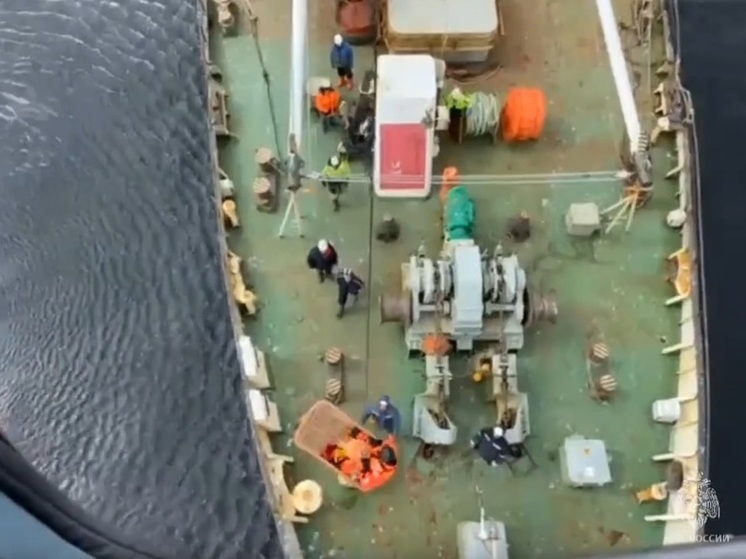 Моряка срочно эвакуировали с владивостокского судна в Охотском море