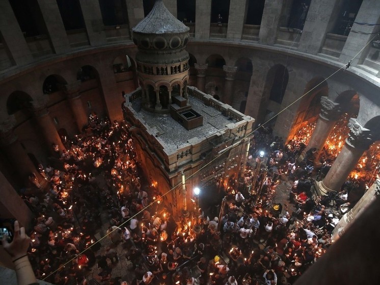Israeli security forces detained a Greek policeman in the Church of the Holy Sepulcher in Jerusalem
