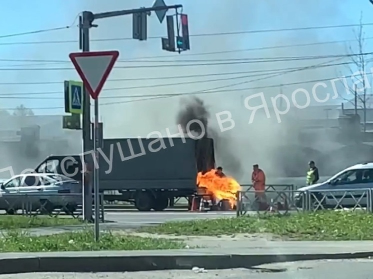 В Ярославле дорожный рабочий чуть не сгорел заживо