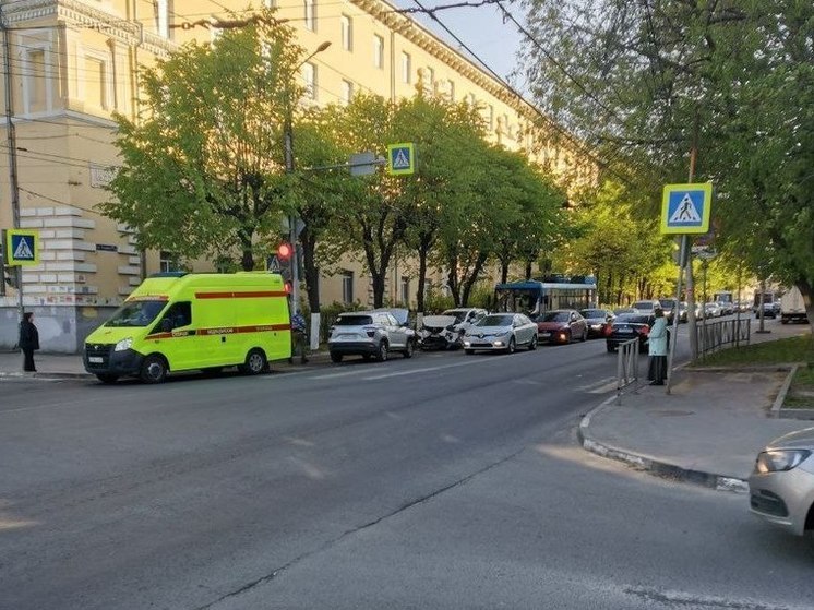 Три человека пострадали в массовом ДТП на улице Гагарина в Рязани