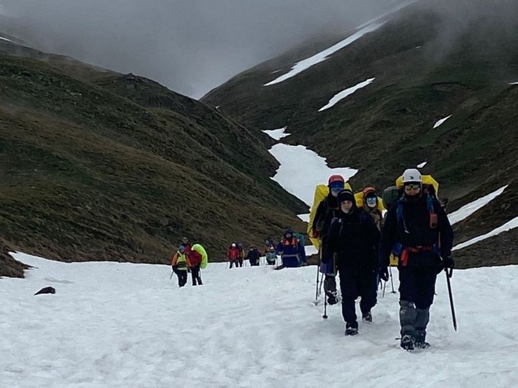 В горах Карачаево-Черкесии спасатели помогли туристке из Уфы