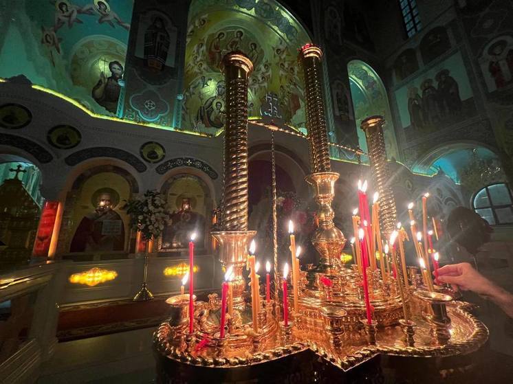 С 2014 года на Ставрополье привозят в храмы Благодатный огонь из Иерусалима.