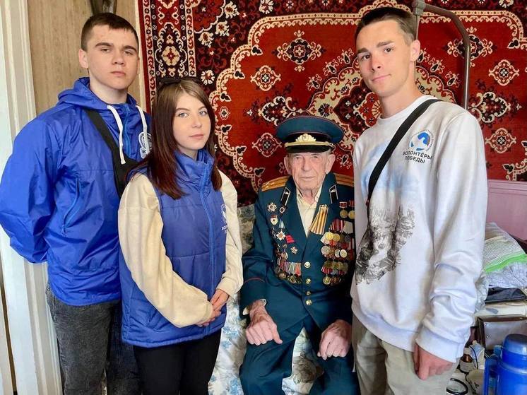 Волонтёры Победы посетили ветерана Великой Отечественной войны в Бердянске