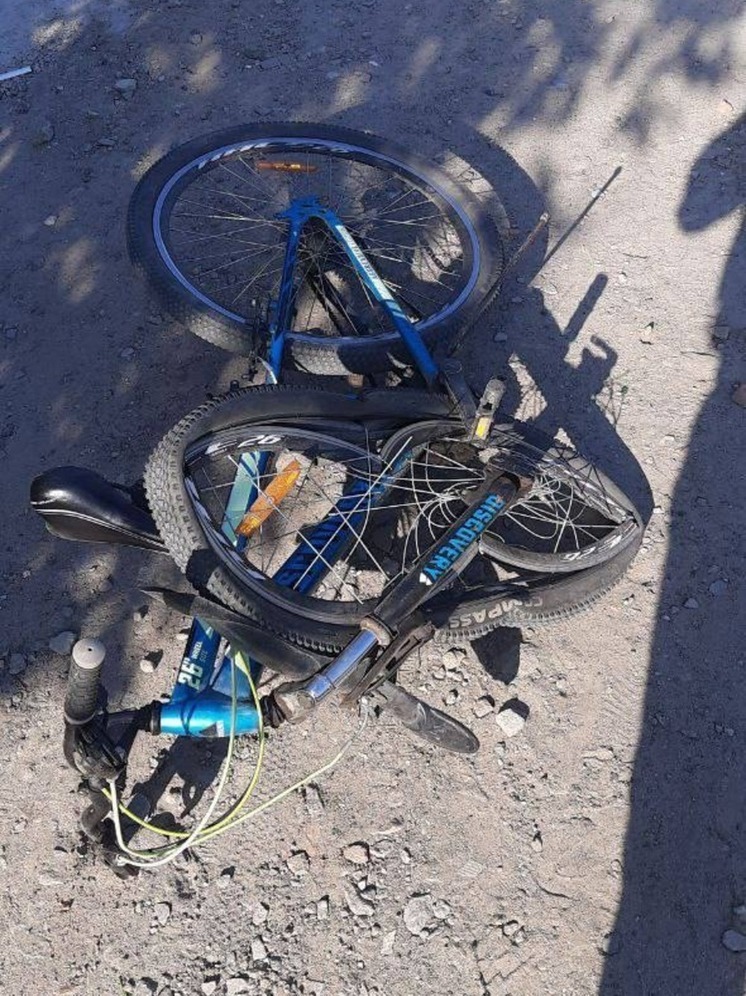 Молодой мелитополец на велосипеде врезался в автомобиль