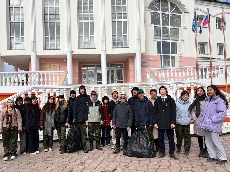 Якутские школьники проводят субботники