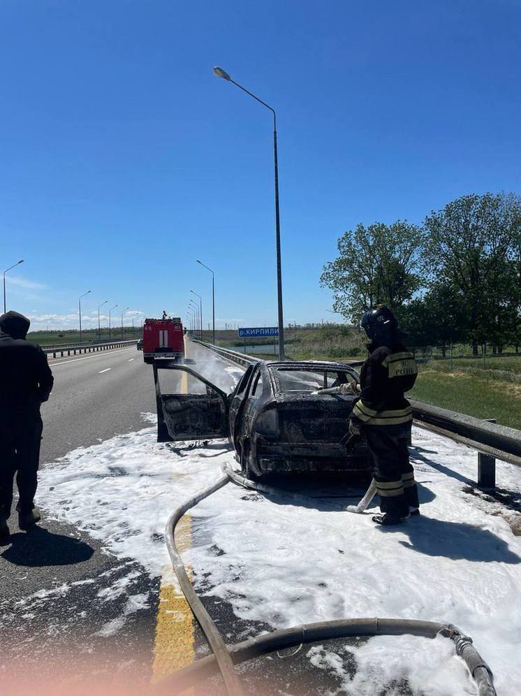 На трассе в Кореновском районе загорелась машина