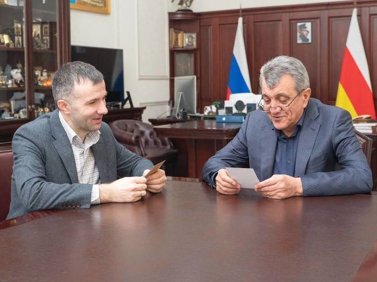 Глава Северной Осетии встретился с продюсером фильма «Семь черных бумаг»
