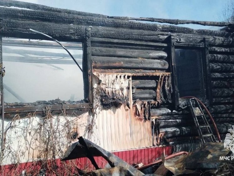 В Башкирии сгорели три жилых дома, два человека пострадали