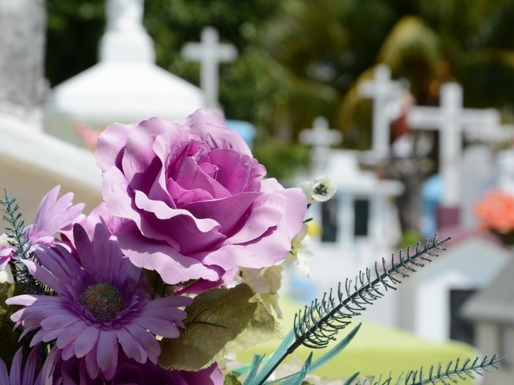 Почему одни новгородцы ходят на пасху на кладбище, а другие – нет