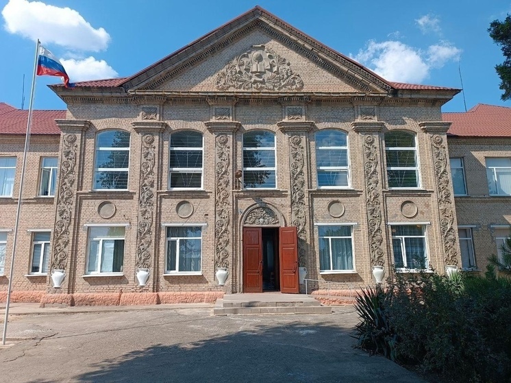 Шефы из НАО отремонтируют школу в Каменке-Днепровской