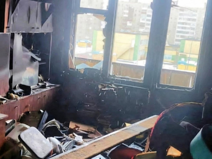 Более 10 человек спасли при пожаре в жилом доме в Заполярном