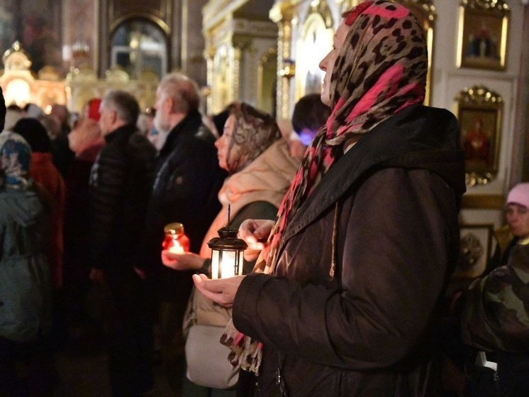 Жители Серпухова встретили праздник Пасхи на ночных Богослужениях