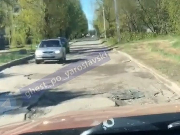 Ярославцы рассказали об "убитой" дороге, ведущей к брагинским прудам