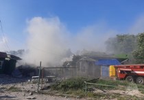 Сотрудники экстренных служб ликвидировали пожар, возникший на рынке в Кременной Луганской народной республики после украинского обстрела
