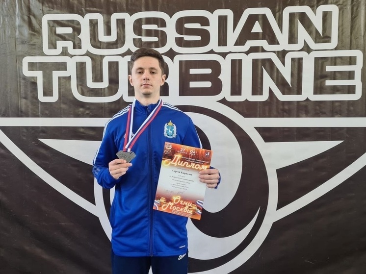 Спортсмен из Салехарда взял серебро всероссийского турнира по пауэрлифтингу