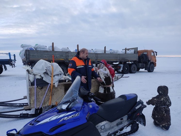 Ямальские спасатели помогли застрявшей посреди зимника семье с детьми вернуться домой
