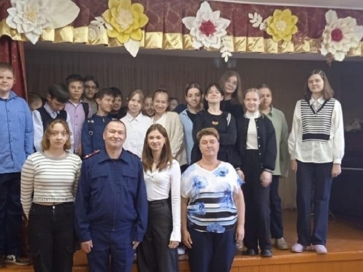 Орловские следователи в школах проводят уроки истории