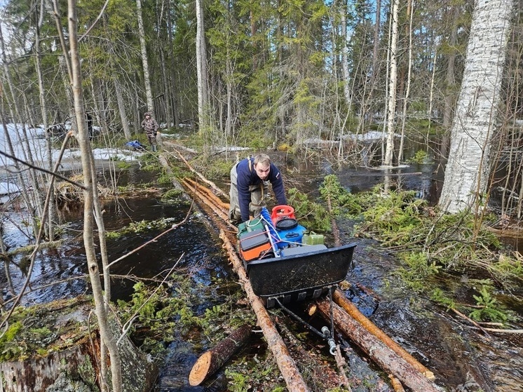 Северодвинские спасатели помогли рыбакам, которые оказались отрезаны от большой земли