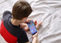 Дети в интернете могут столкнуться с кибербуллингом, секстингом и мошенничеством
