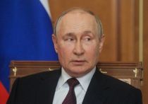 Президент Владимир Путин за сутки до инаугурации, которая состоится во вторник, 7 мая, работает в Кремле
