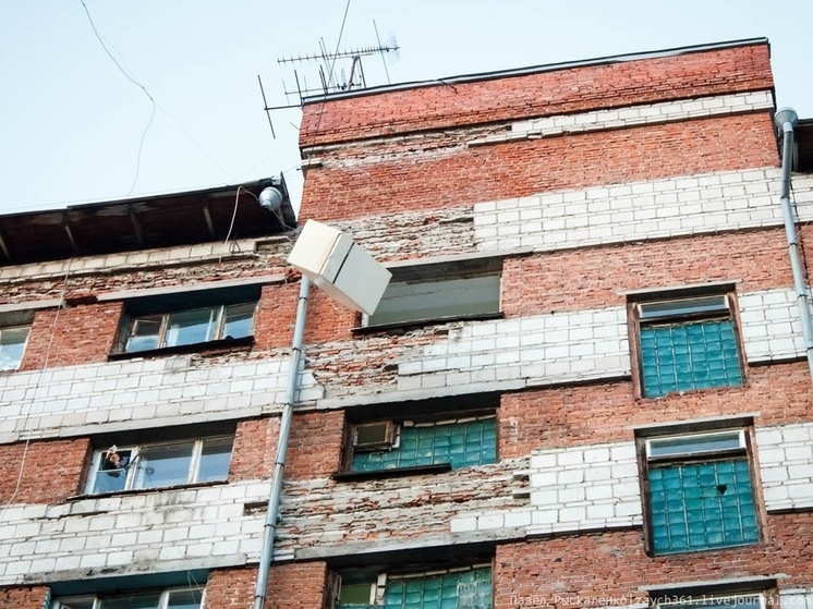 День радио: из окон томского общежития 7 мая выкинут старую технику