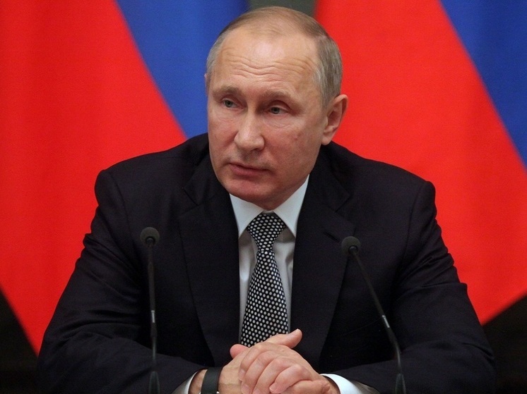 Песков: Путин в середине дня проведет встречу с уходящим кабмином