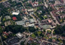 Полиция небольшого немецкого города Ахаус в земле Северный Рейн-Вестфалия сообщила о банде подростков-мигрантов, которой руководит 12-летний школьник, наводящей ужас на жителей