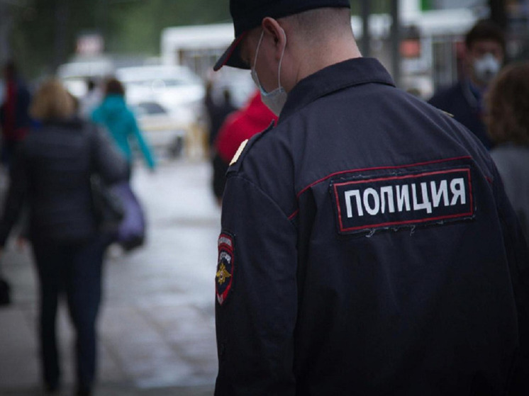 В Новосибирске в отделах миграции выстраиваются большие очереди