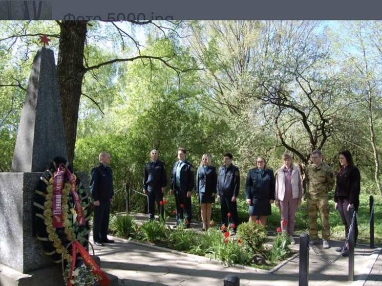 В преддверии Дня Победы смоленские таможенники провели субботник  на территории воинского захоронения