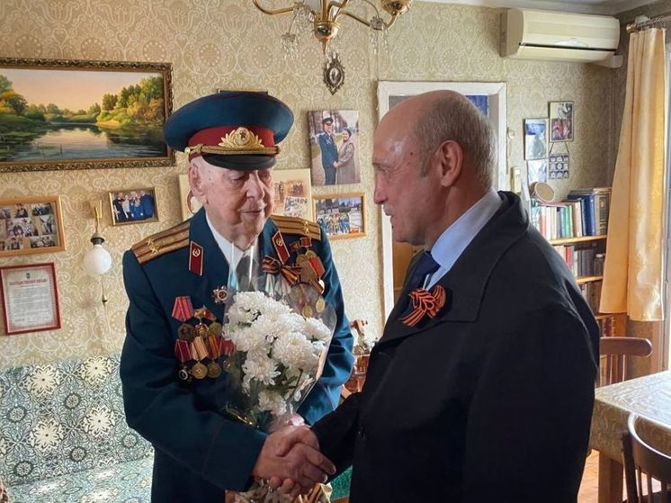В преддверии Дня Победы активисты «Единой России» поздравляют Героев Великой Отечественной войны