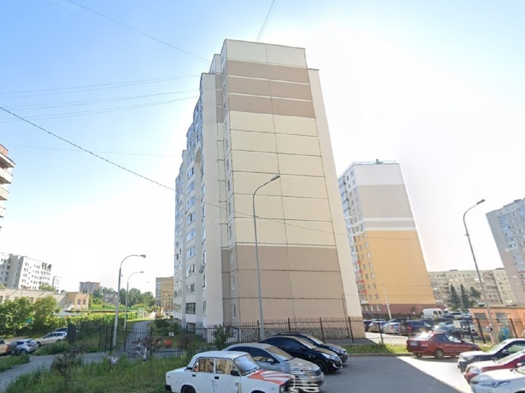 Четырехлетний ребенок в Екатеринбурге выпал из окна на 8-м этаже и выжил