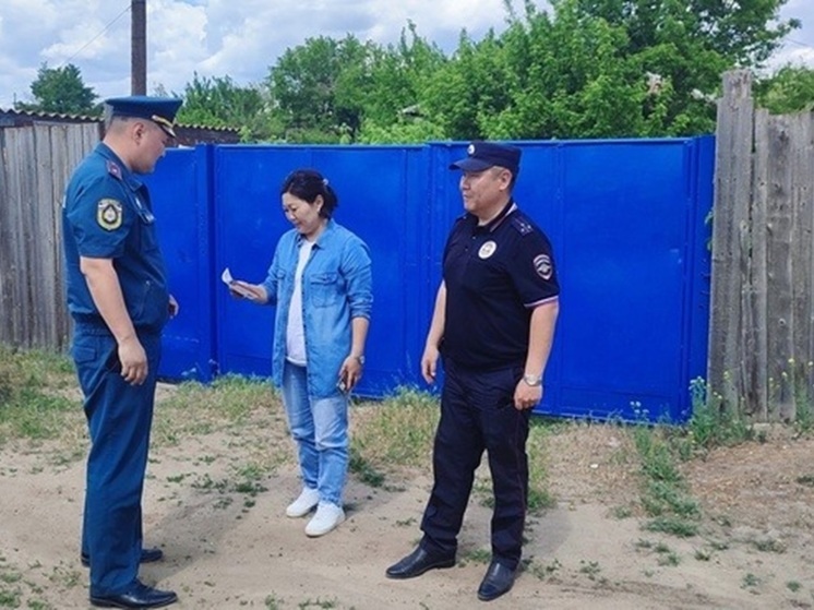 Спасатели Калмыкии провели рейд по профилактике пожарной безопасности