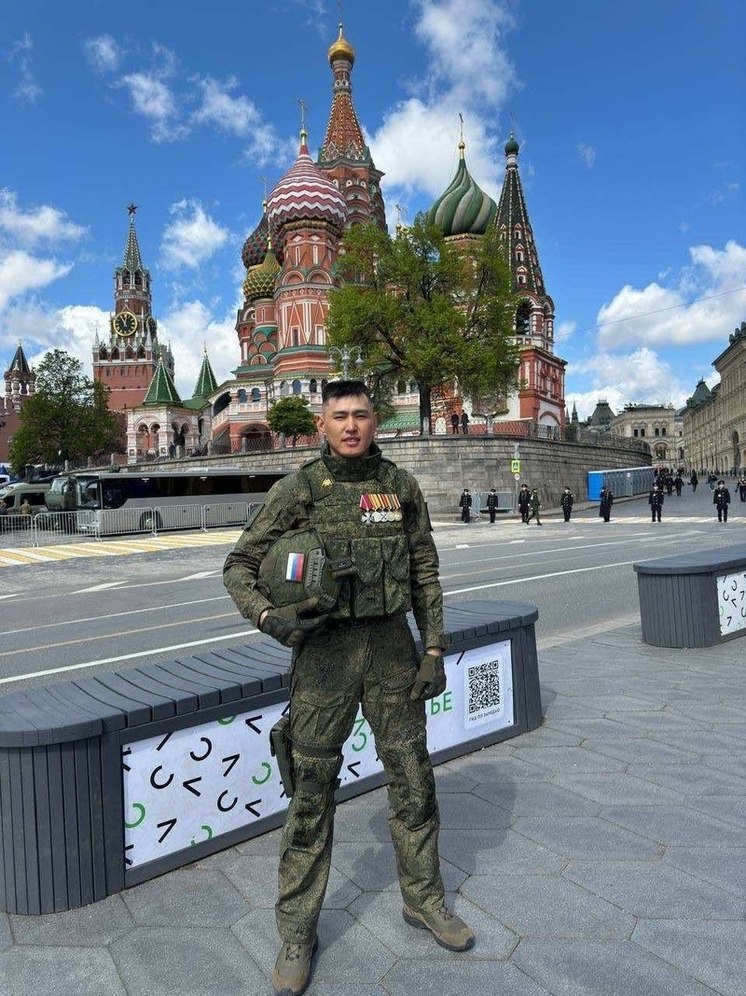 Участник СВО из Бурятии пройдет в колонне в параде Победы на Красной площади 9 мая