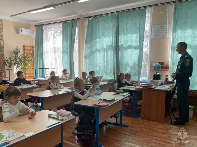 Астраханским школьникам рассказали о безопасности на воде